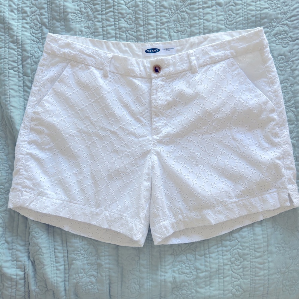 Old Navy white eyelet size 14 midrise “everyday short”